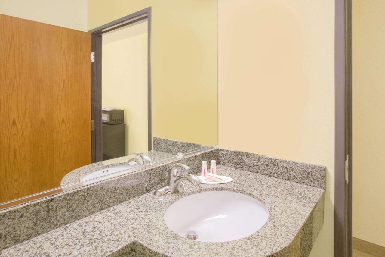 Microtel Inn & Suites By Wyndham Delphos Exteriér fotografie