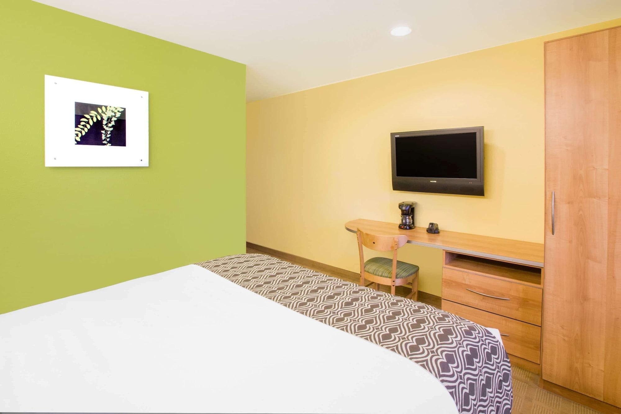 Microtel Inn & Suites By Wyndham Delphos Exteriér fotografie